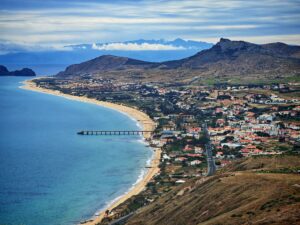 Porto Santo Sehenswürdigkeiten: Was man gesehen haben muss Porto Santo von oben
